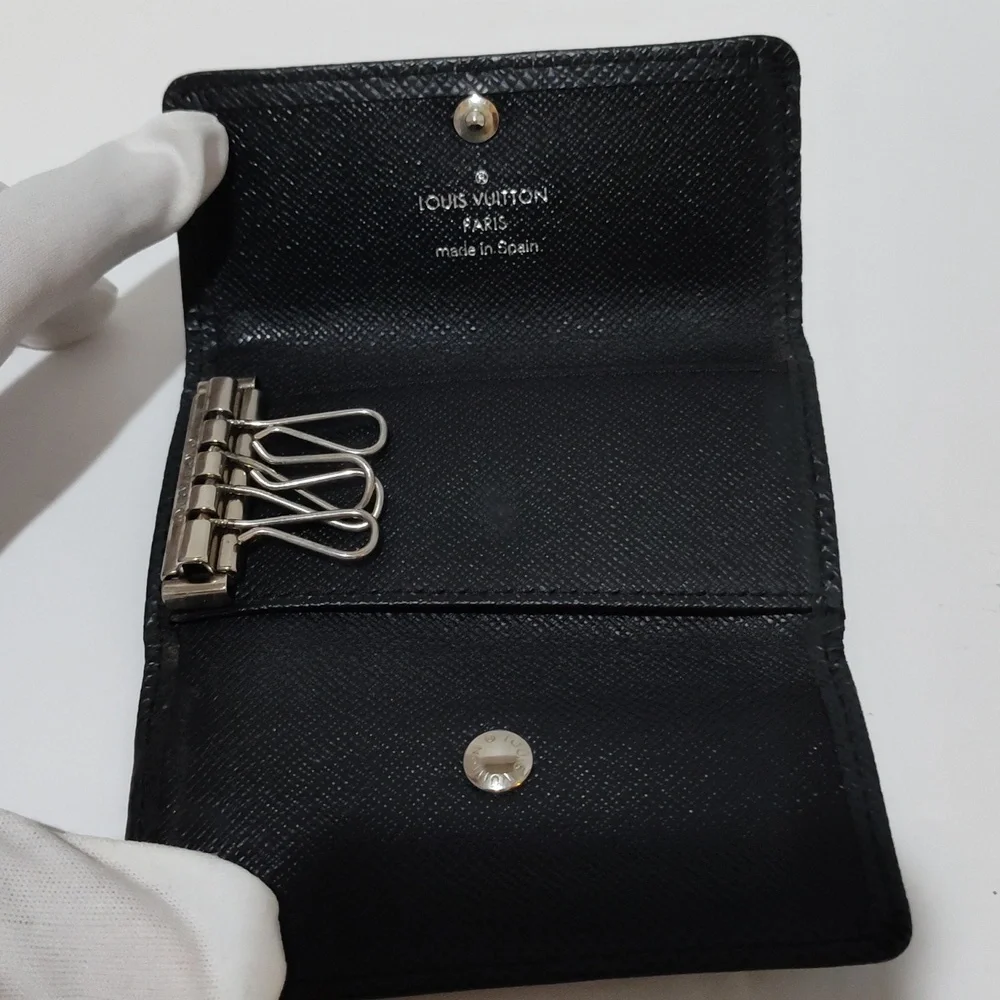 Louis Vuitton Black Textured Key Holder - Picture 3 of 6
